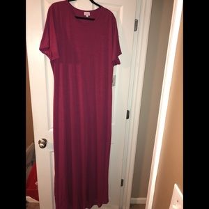 Lularoe Maria 2x AMAZING Berry color